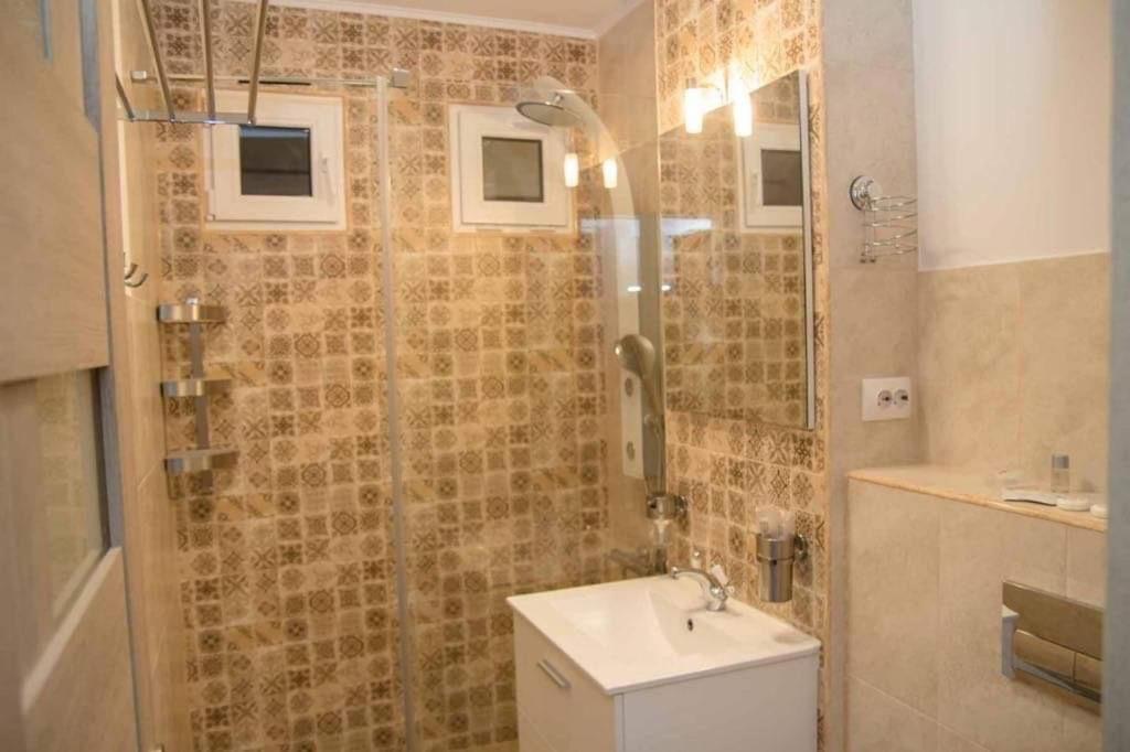 Colonial Touch Apartament Braşov Exterior foto